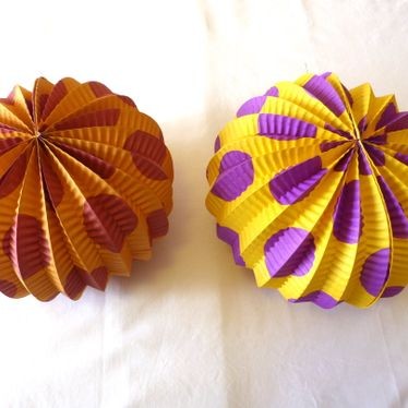 Farolillo amarillo lunar morado grande