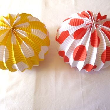 Farolillo amarillo lunar blanco grande